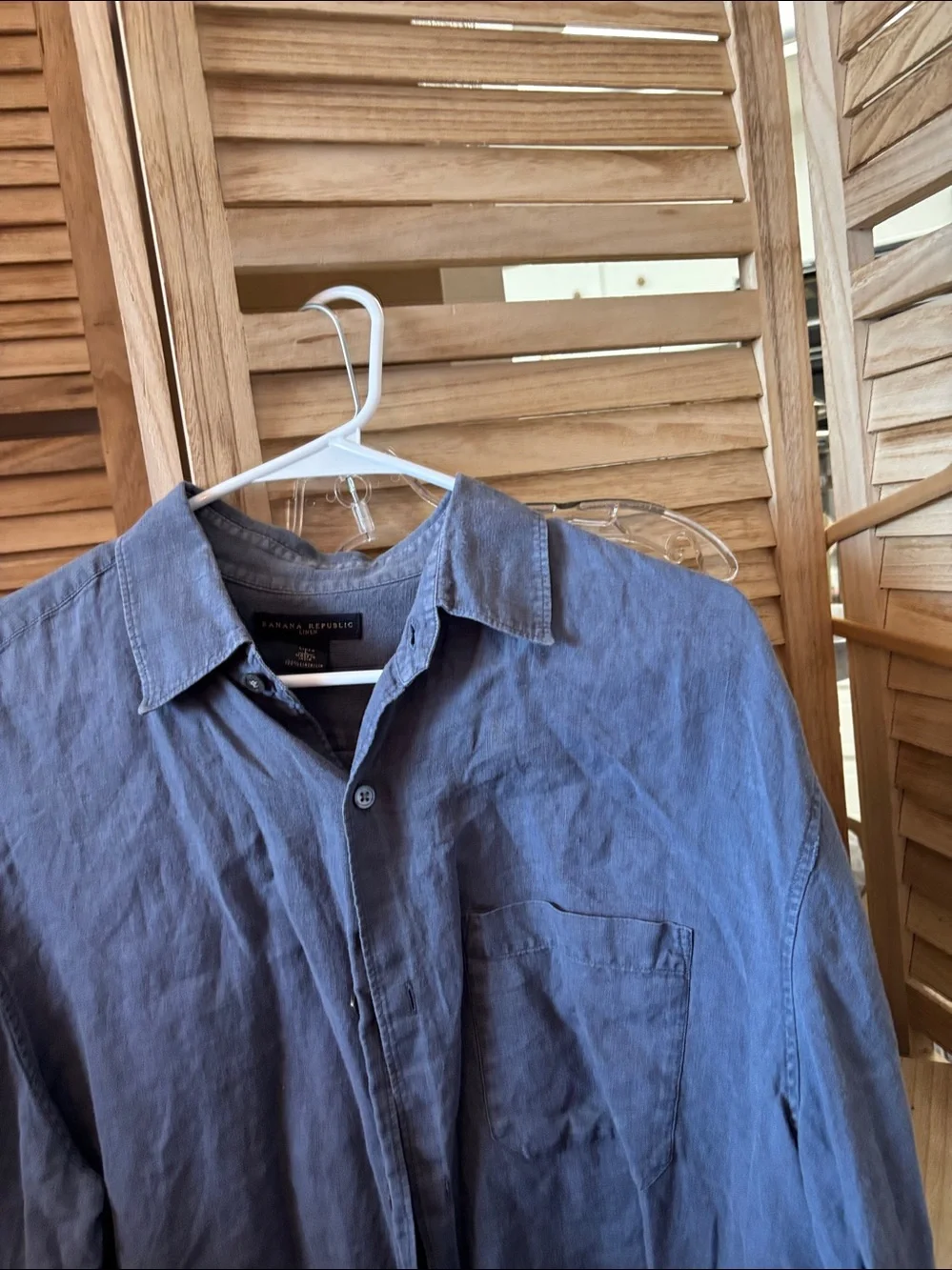 Banana Republic Men's Blue Linen Button-Up Shirt Large
